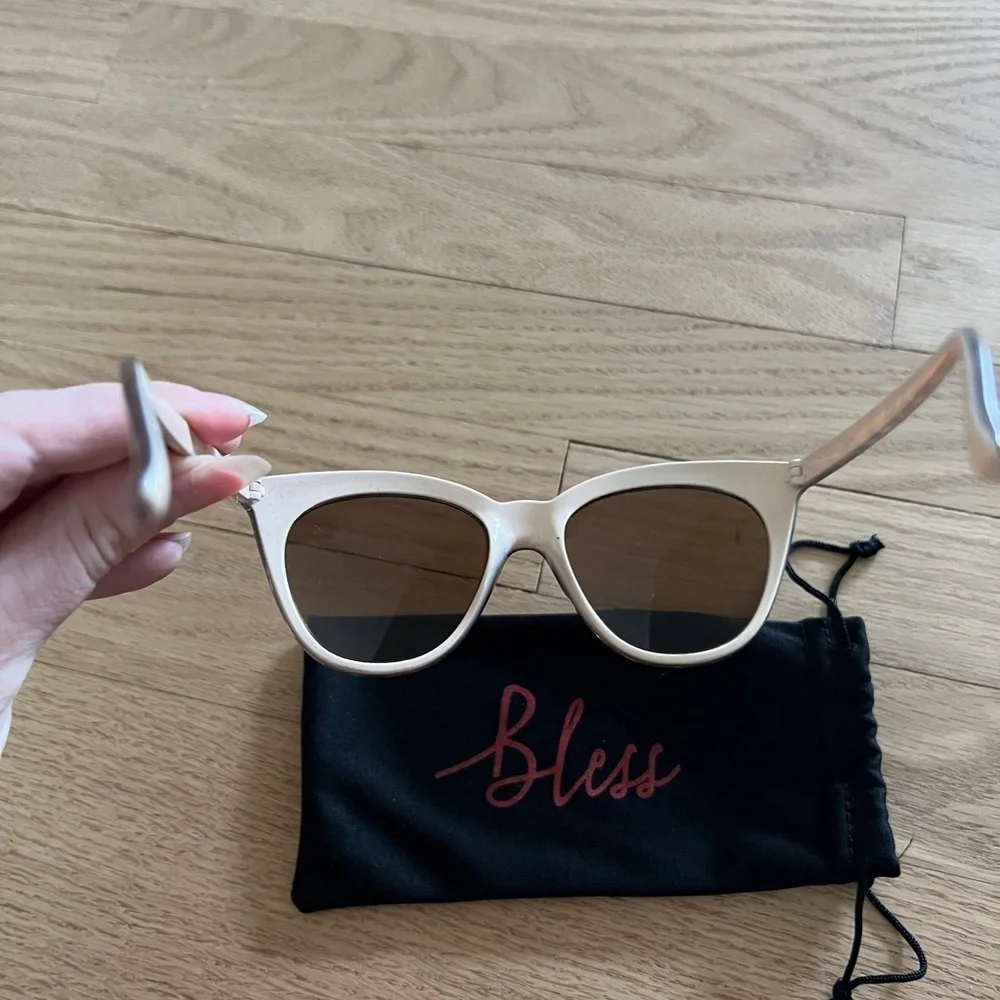Bless Box Women’s Tortoiseshell Cat Eye Sunglasses OS‎ With dust bag